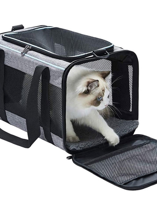 Pet bag out of the portable bag can be folded and breathable cat bag large capacity. Two small cats out of the car dog bag